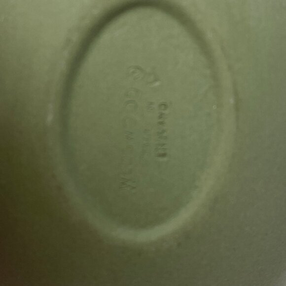 Vintage Wedgwood Green Jasperware Egg Trinket Wedgwood "Cupid On Rose Branch" - Picture 9 of 9